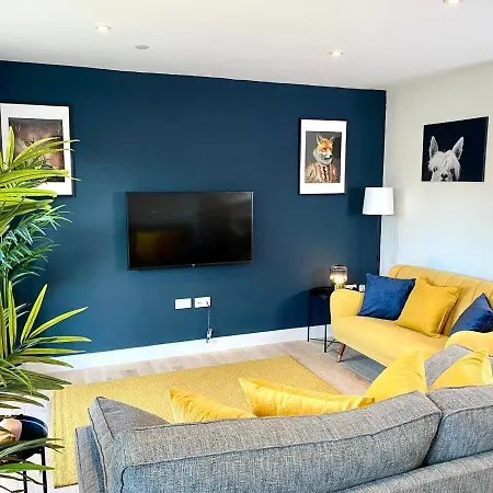 Coastal Haven: Spacious 3-Bedroom Retreat Near Poole Beaches Lytchett Minster Exterior photo