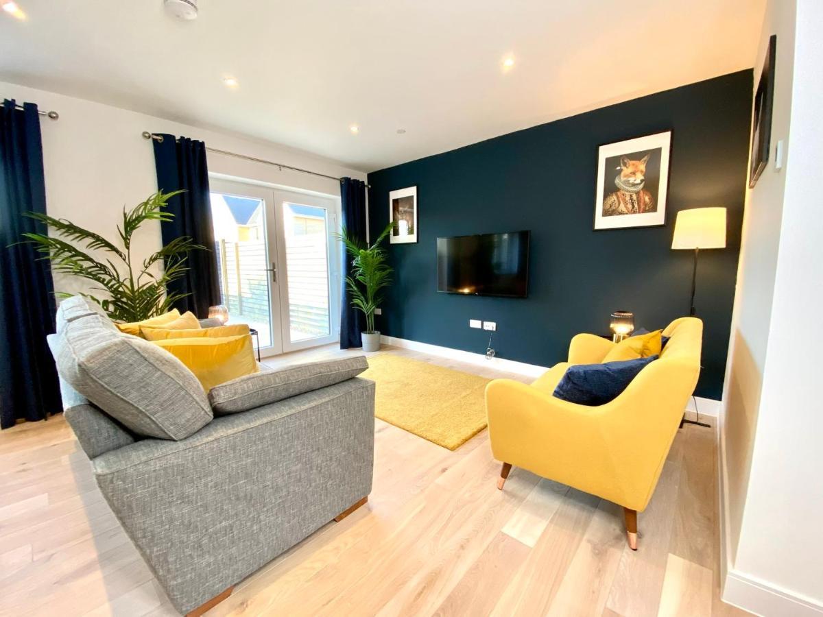 Coastal Haven: Spacious 3-bedroom Retreat Near Poole Beaches * Lytchett Minster