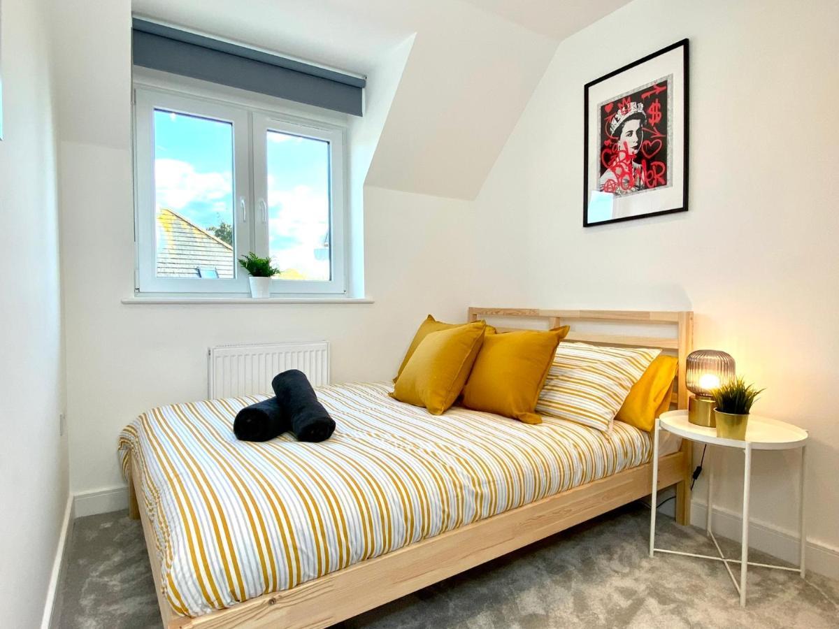 Holiday home Coastal Haven: Spacious 3-bedroom Retreat Near Poole Beaches *