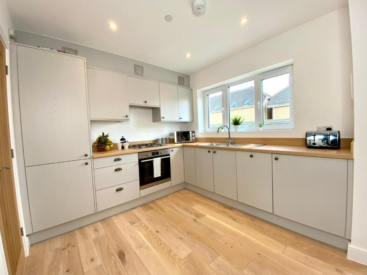 Coastal Haven: Spacious 3-bedroom Retreat Near Poole Beaches * Lytchett Minster